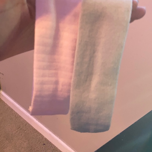 I’m selling a pink and gray headband - Picture 4 of 4
